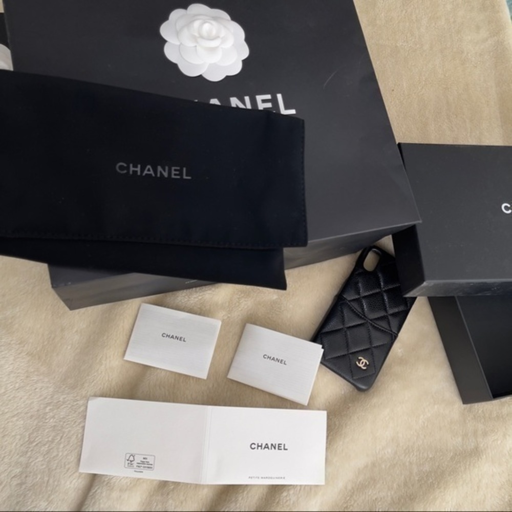 CHANEL Quilted Caviar Leather iPhone Case - Picture 8 of 9